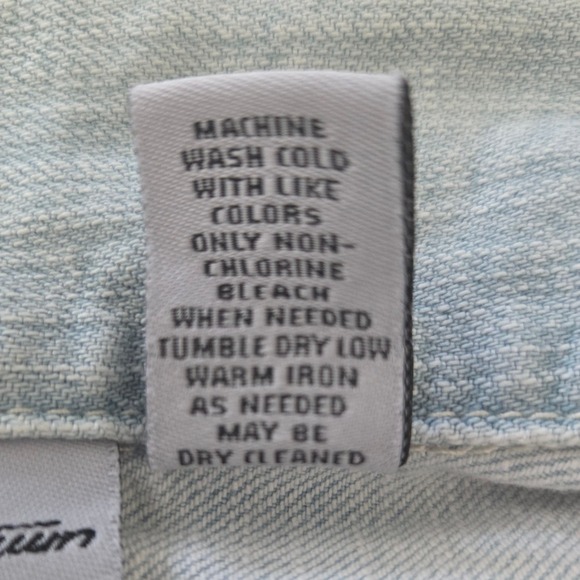 Chico's Platinum Denim Button Front Light Wash Jean Jacket Sz 2/L Classic - Picture 5 of 5